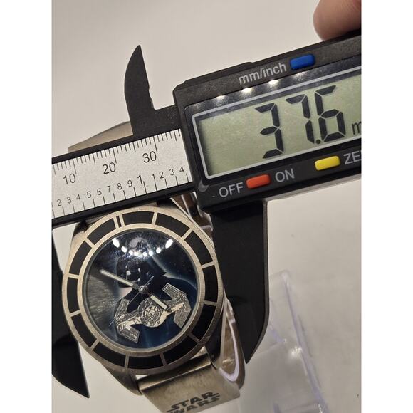 Limited Edition Fossil LI-1625 STARWARS Darth Vader Men's Silver Watch. #4930 - Picture 6 of 9